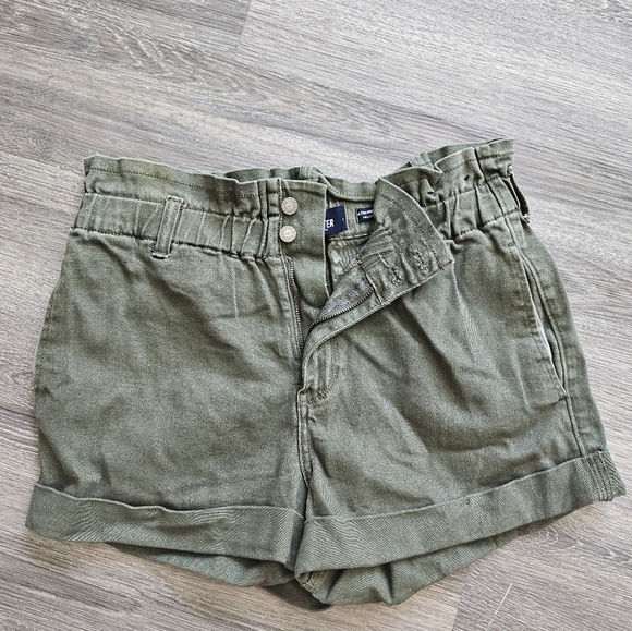 Hollister Army green size 9 ultra high waisted mom short - Picture 1 of 2